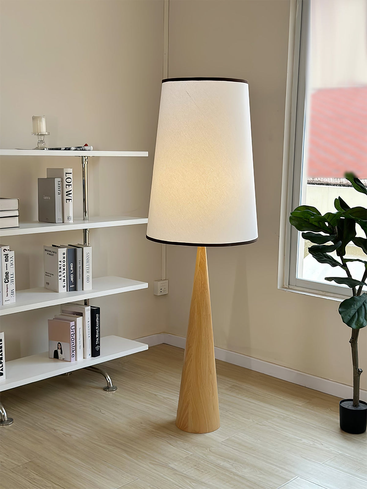 ConeLite minimalistisk konisk gulvlampe i træ