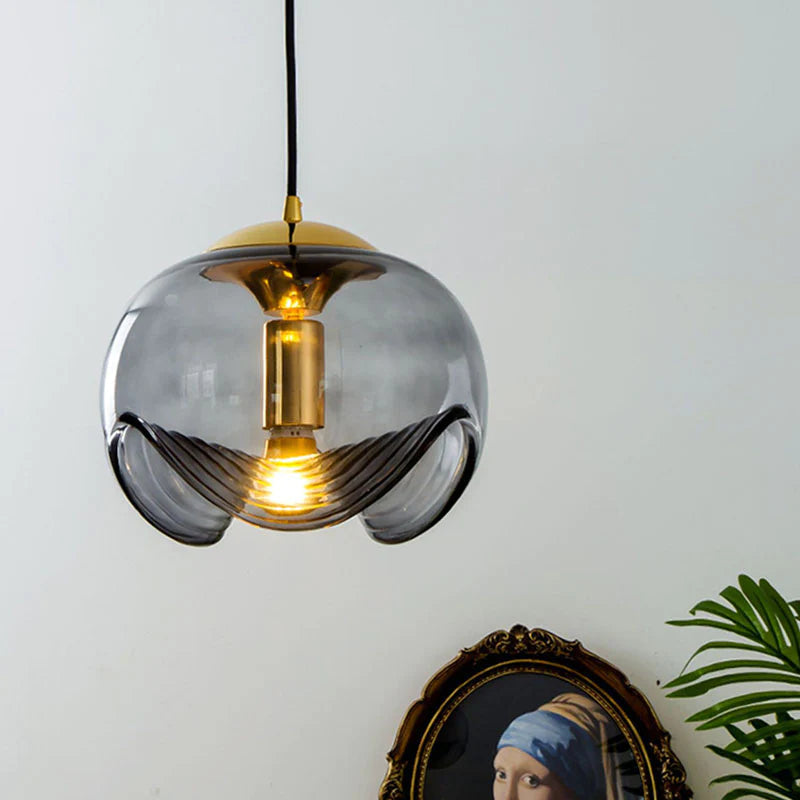 Valentina designad LED-klotpendellampa i svart glas för bardisk