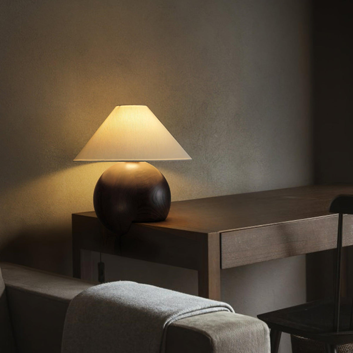 Halise organisk bordslampa i trä