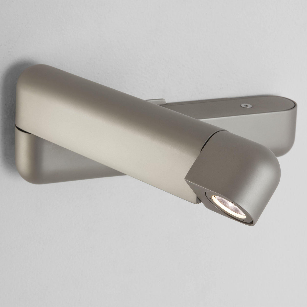 Soreora svartur LED-vegglampi, stillanlegur, með USB
