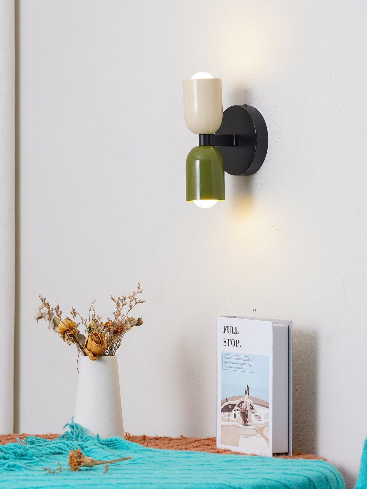 Teriisaine dubbelriktad vägglampa