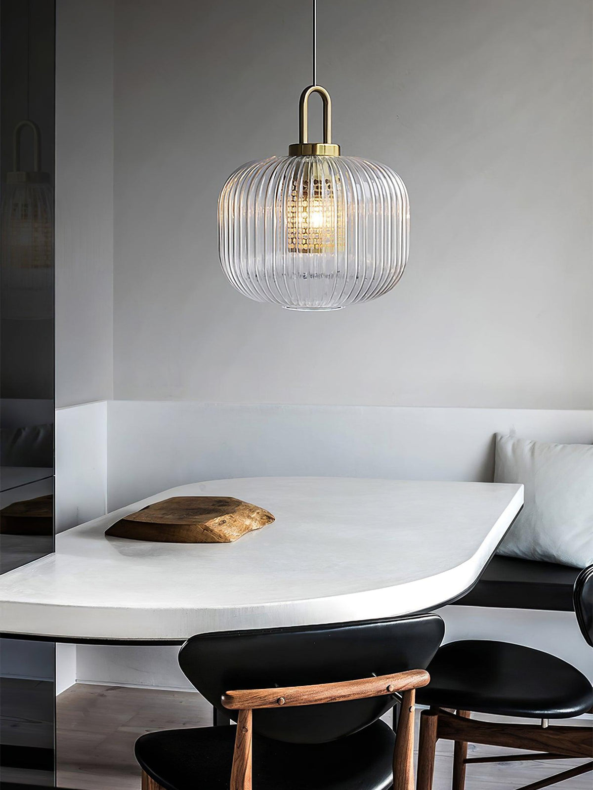 Kae pendellampa i diskret lyxstil