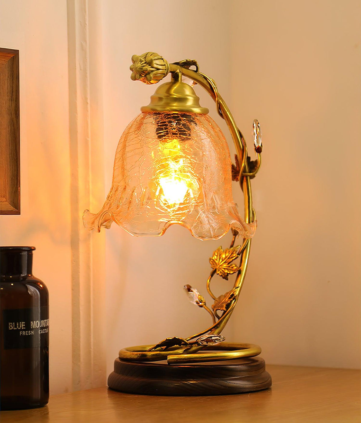 Flarce bordslampa i mässing och trä
