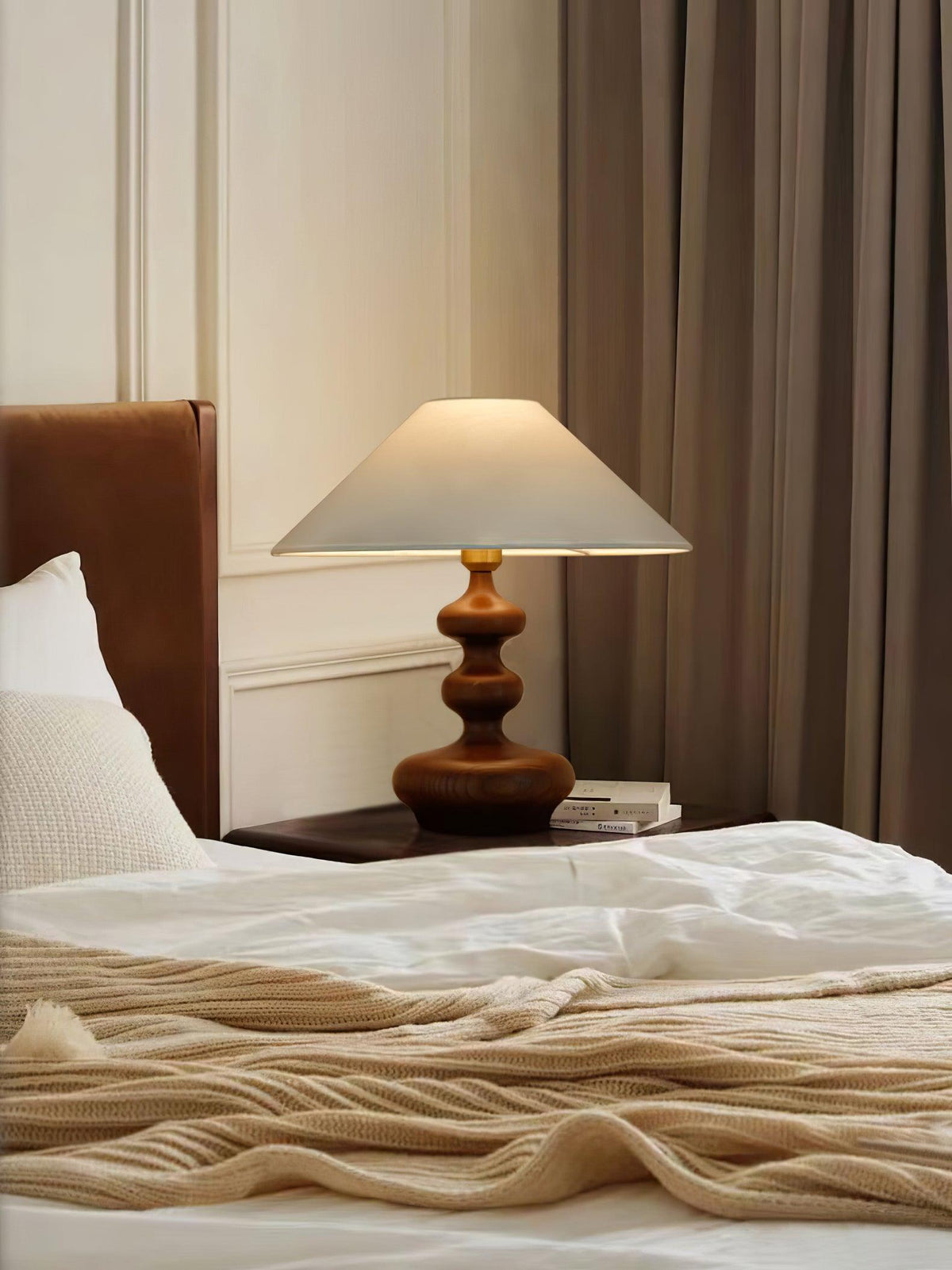 Vominex-puinen vintage-pöytävalaisin kangasvarjostimella