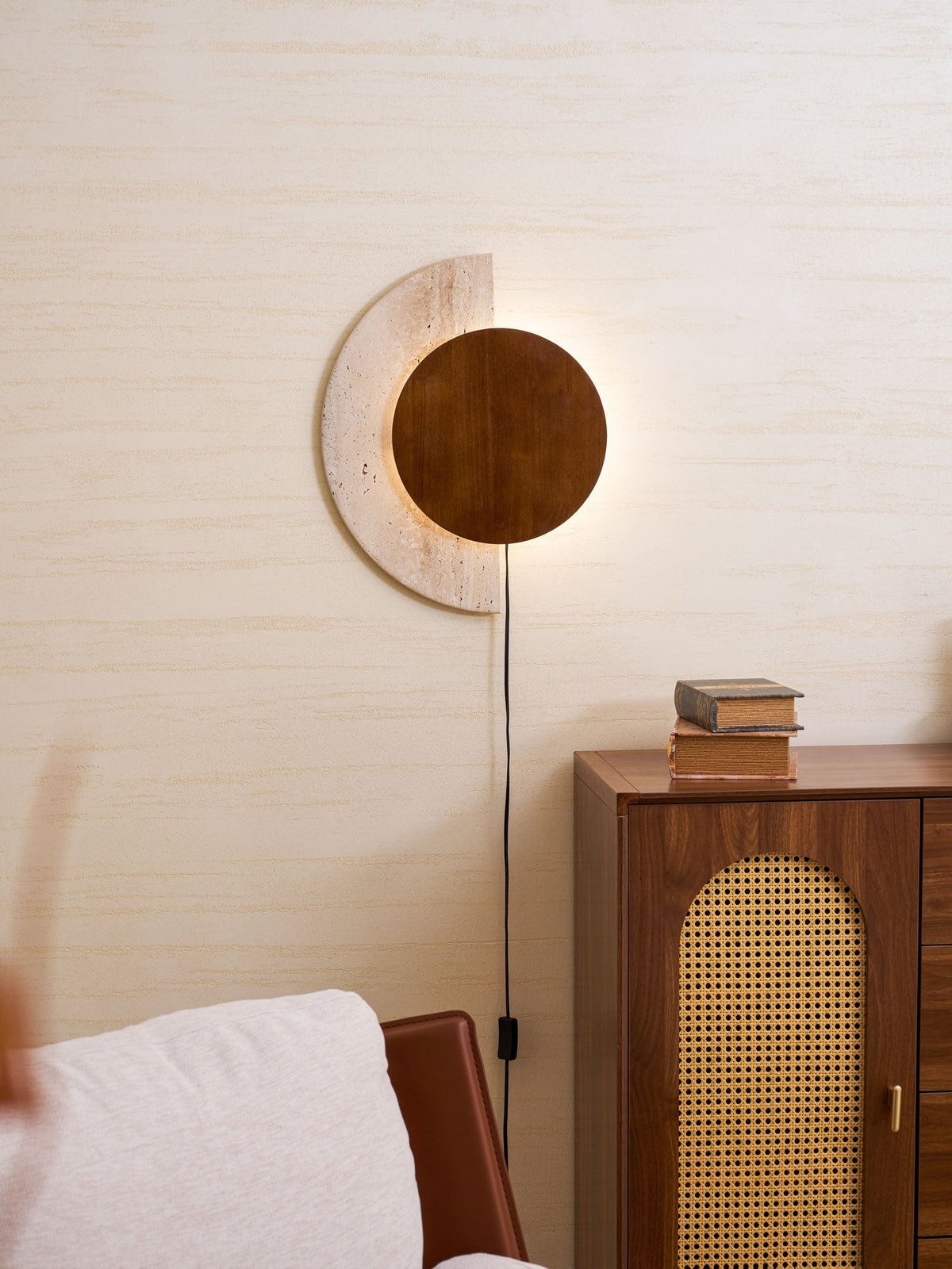 Crescent Halo plug-in-vägglampa
