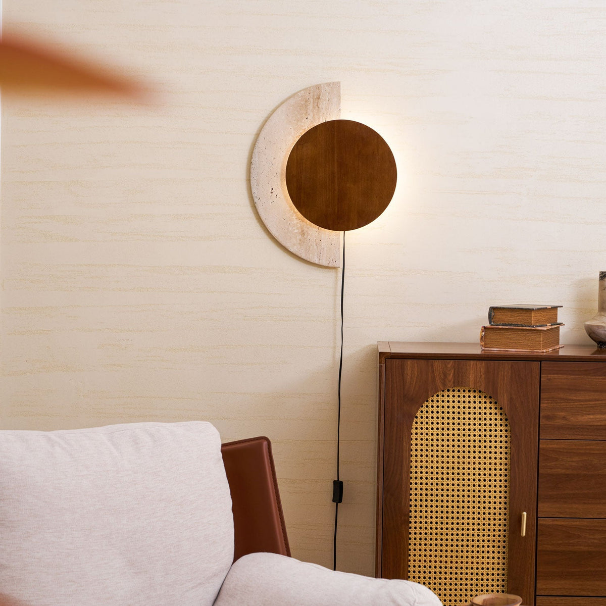 Crescent Halo plug-in-vägglampa