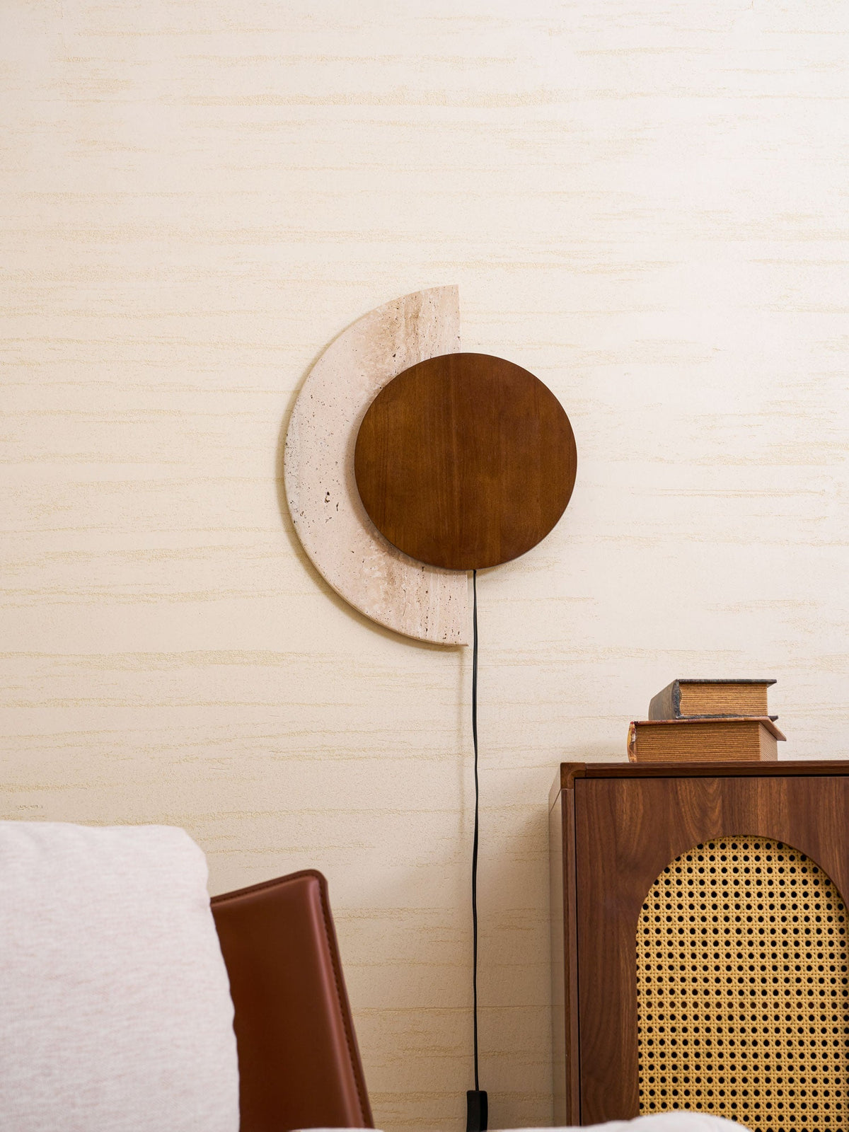 Crescent Halo plug-in-vägglampa