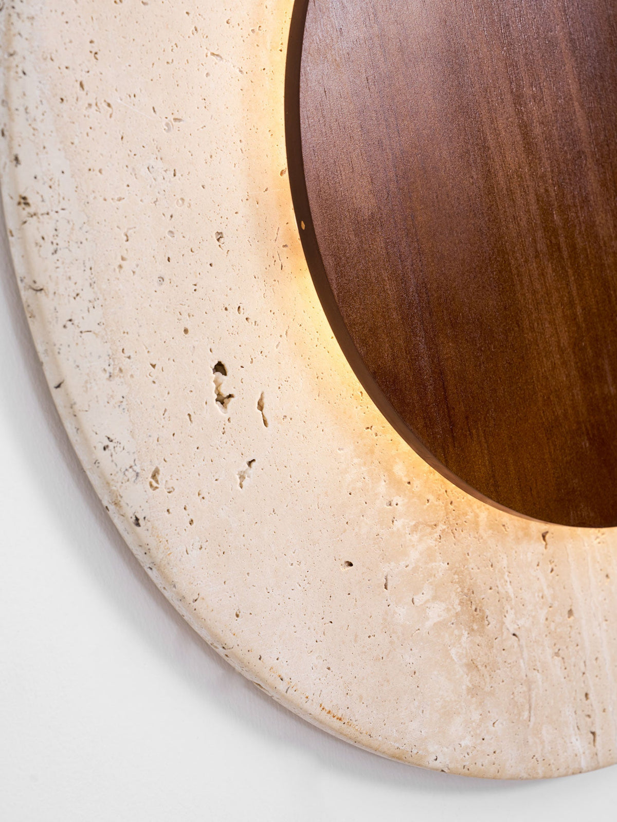 Crescent Halo plug-in-vägglampa