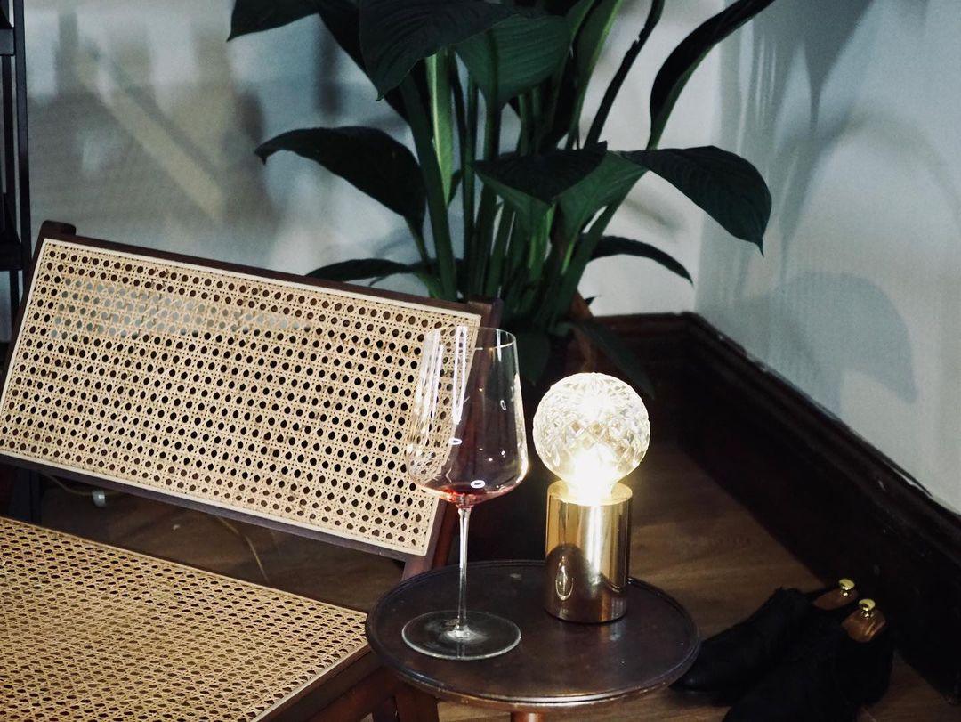 Lyrician industriel bordlampe i messing og glas