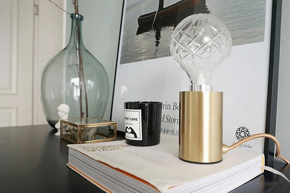 Lyrician industriel bordlampe i messing og glas