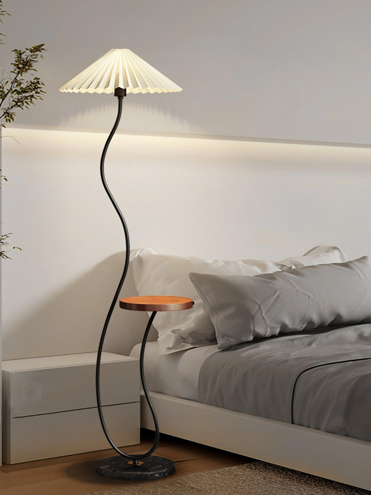 Ghel minimalistisk gulvlampe i træ