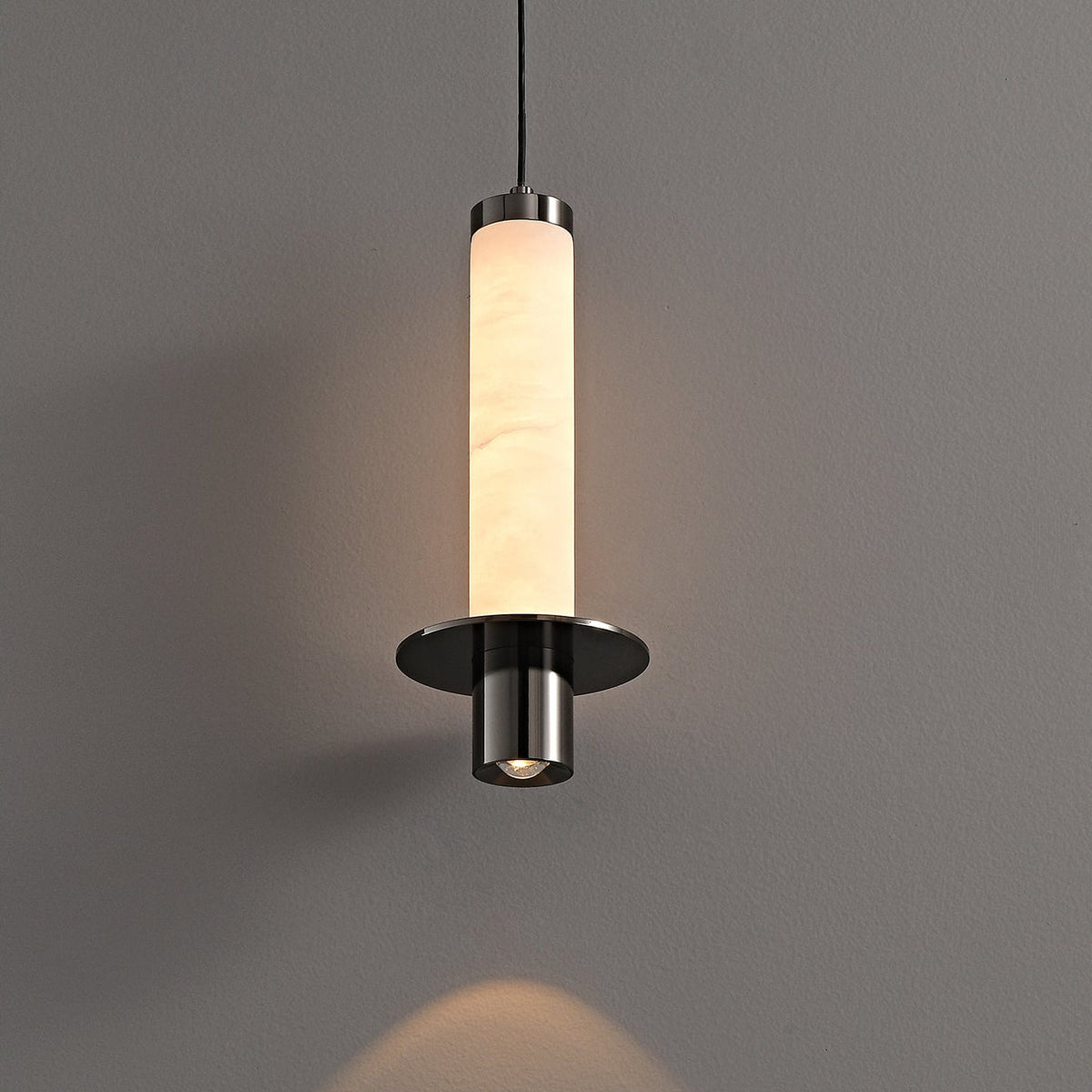 Eirenelia slank cylindrisk pendel i alabast