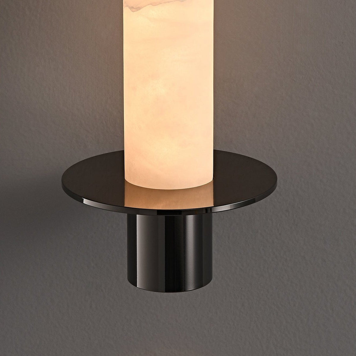 Eirenelia slank cylindrisk pendel i alabast
