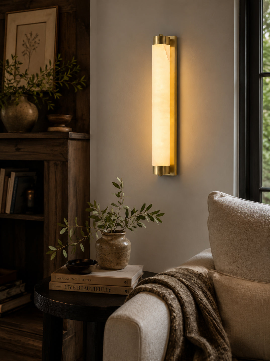 Alvion vägglampa i alabaster