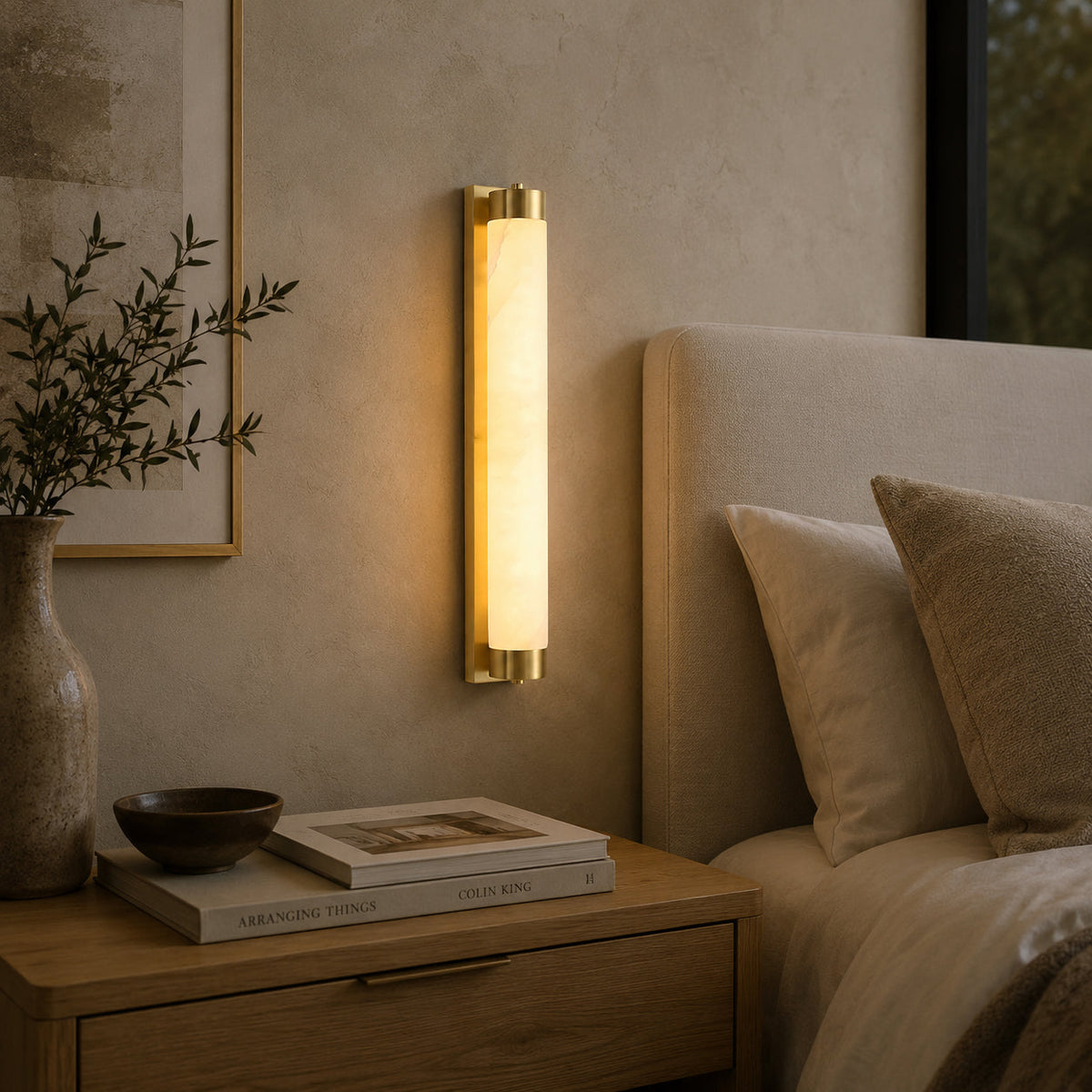 Alvion vägglampa i alabaster