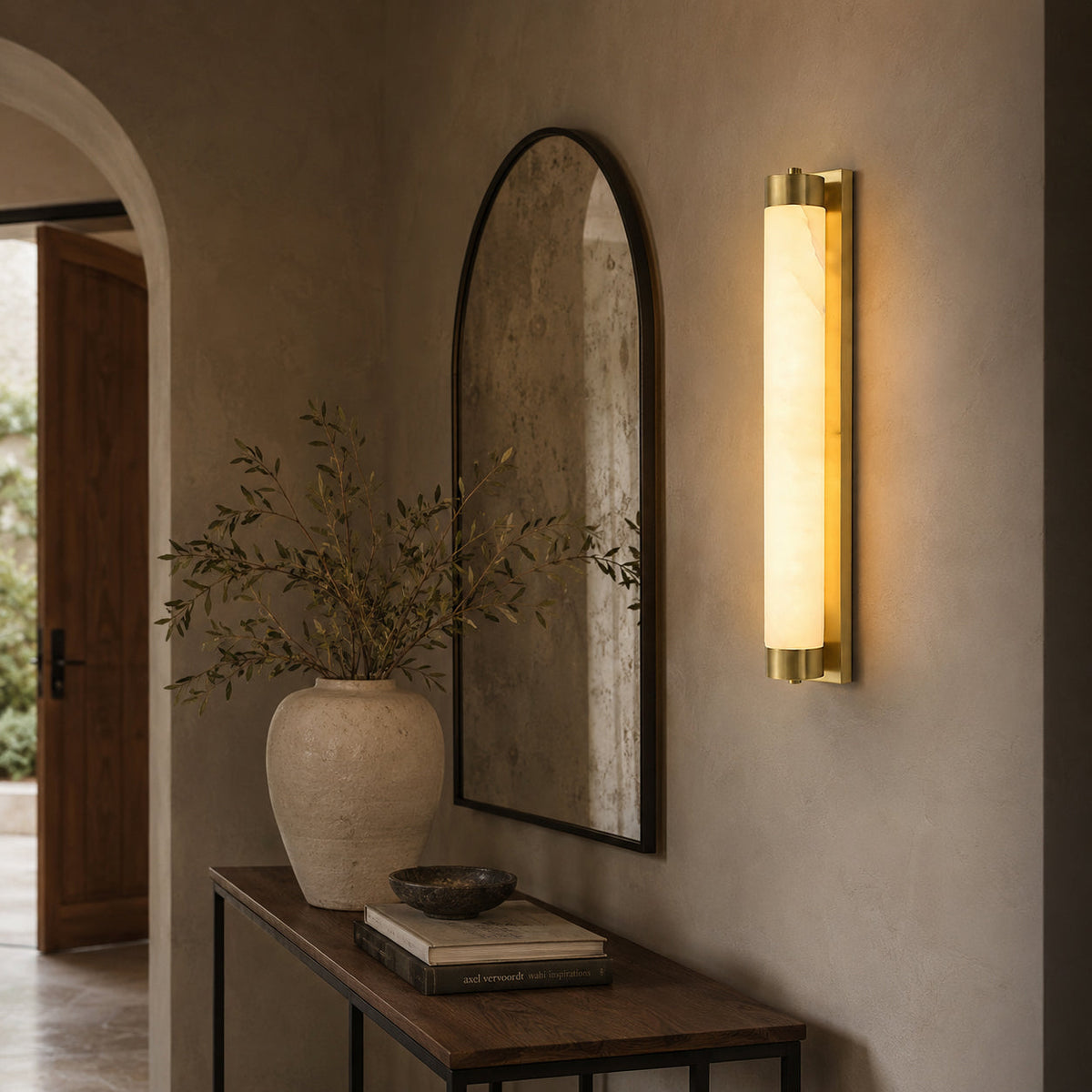 Alvion vägglampa i alabaster
