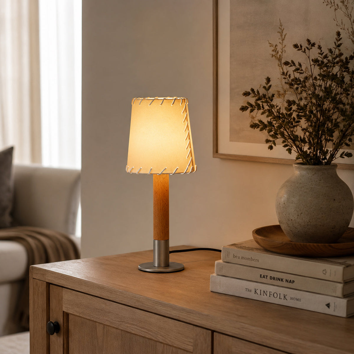 Lunve bordlampe med pergamentskærm
