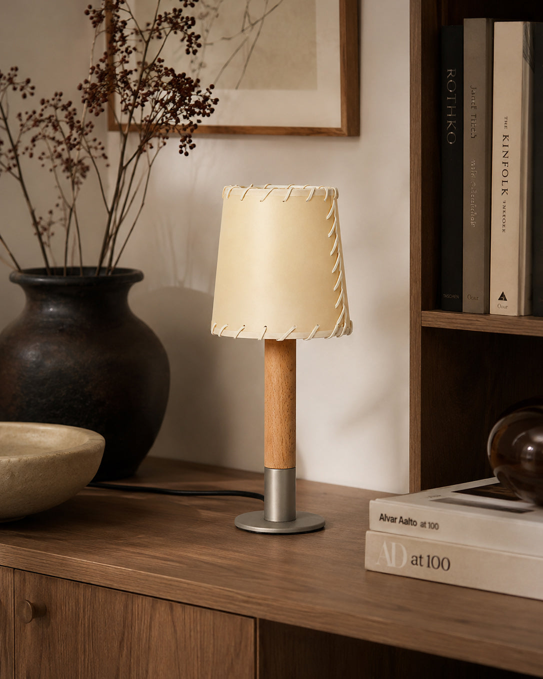 Lunve bordlampe med pergamentskærm
