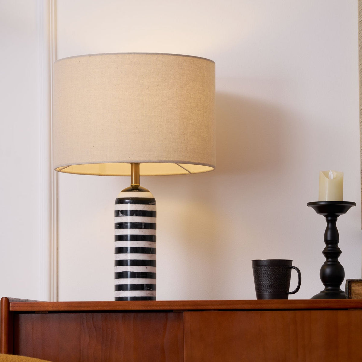 Avery moderne bordlampe