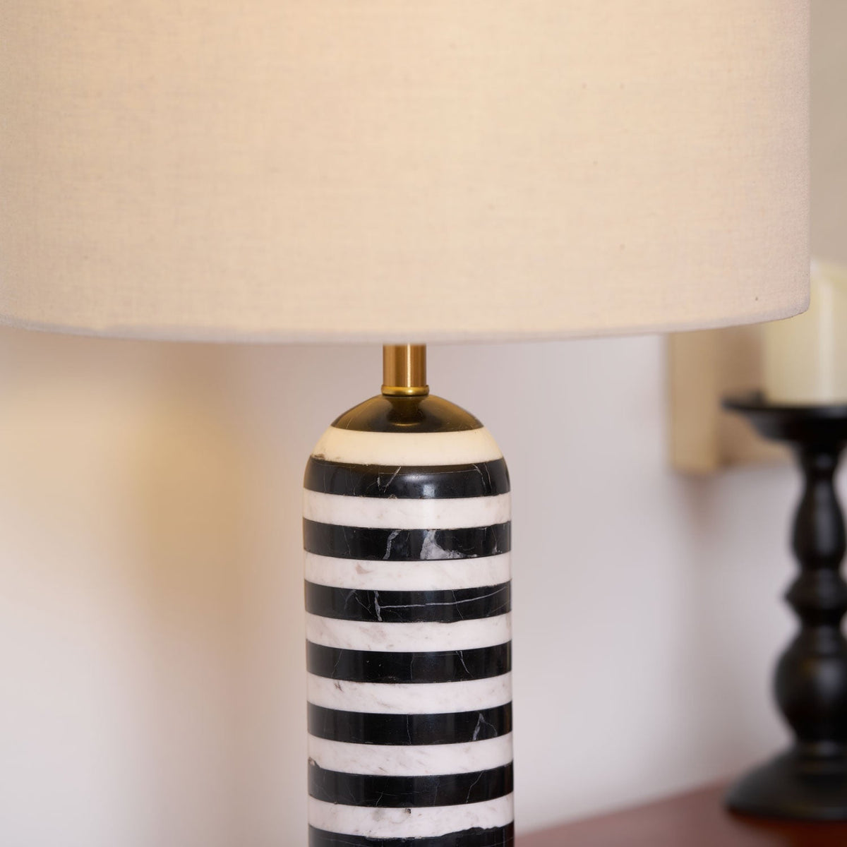 Avery moderne bordlampe