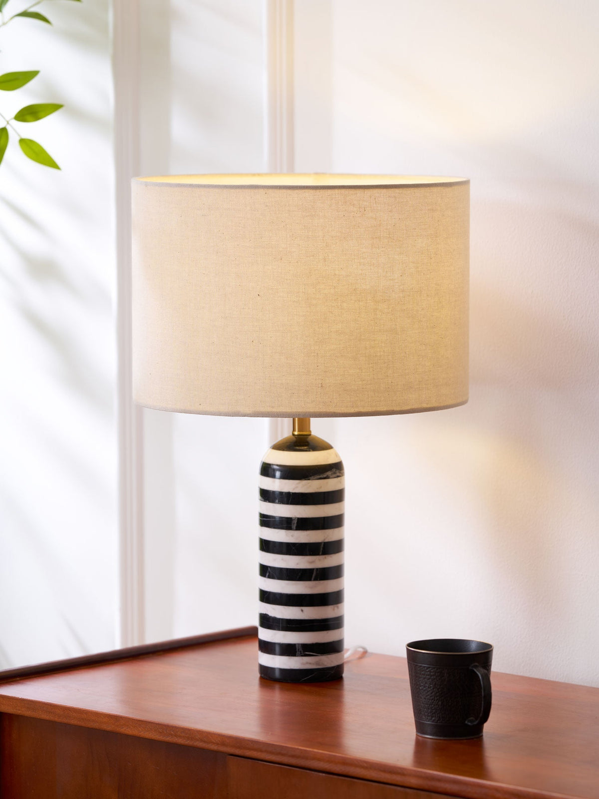 Avery moderne bordlampe
