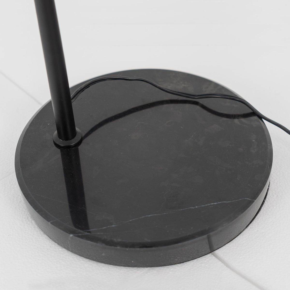 Candeeiro de pé minimalista Nell