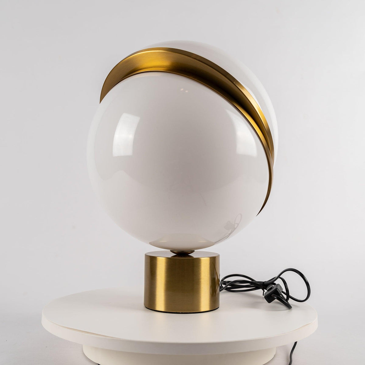 Candeeiro de mesa futurista Solaria