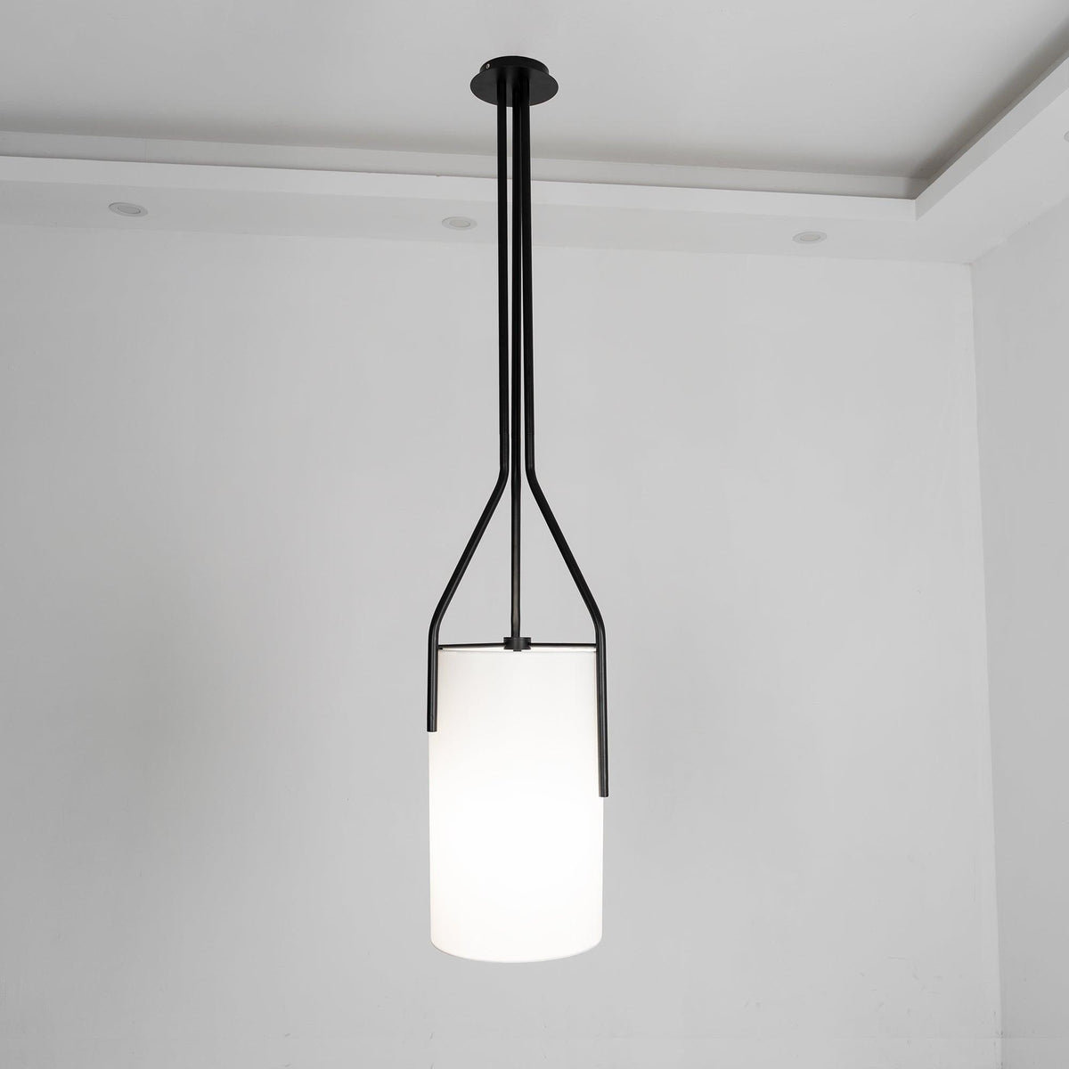 Cex moderne LED-lysekrone i messing med 3 lys