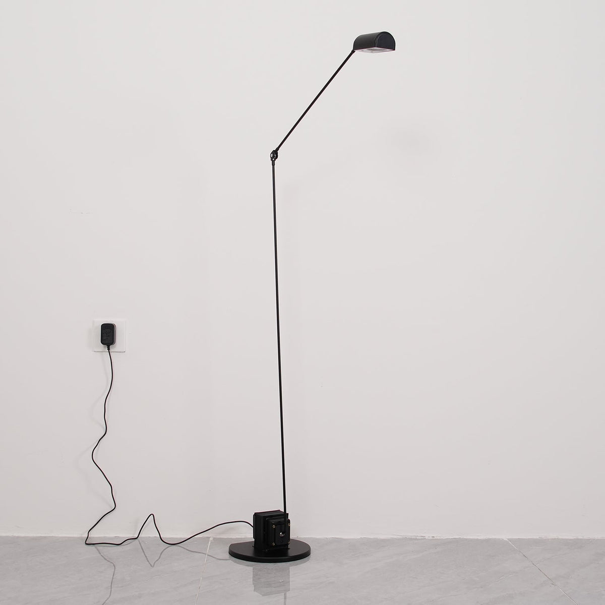 Nerilux justerbar gulvlampe