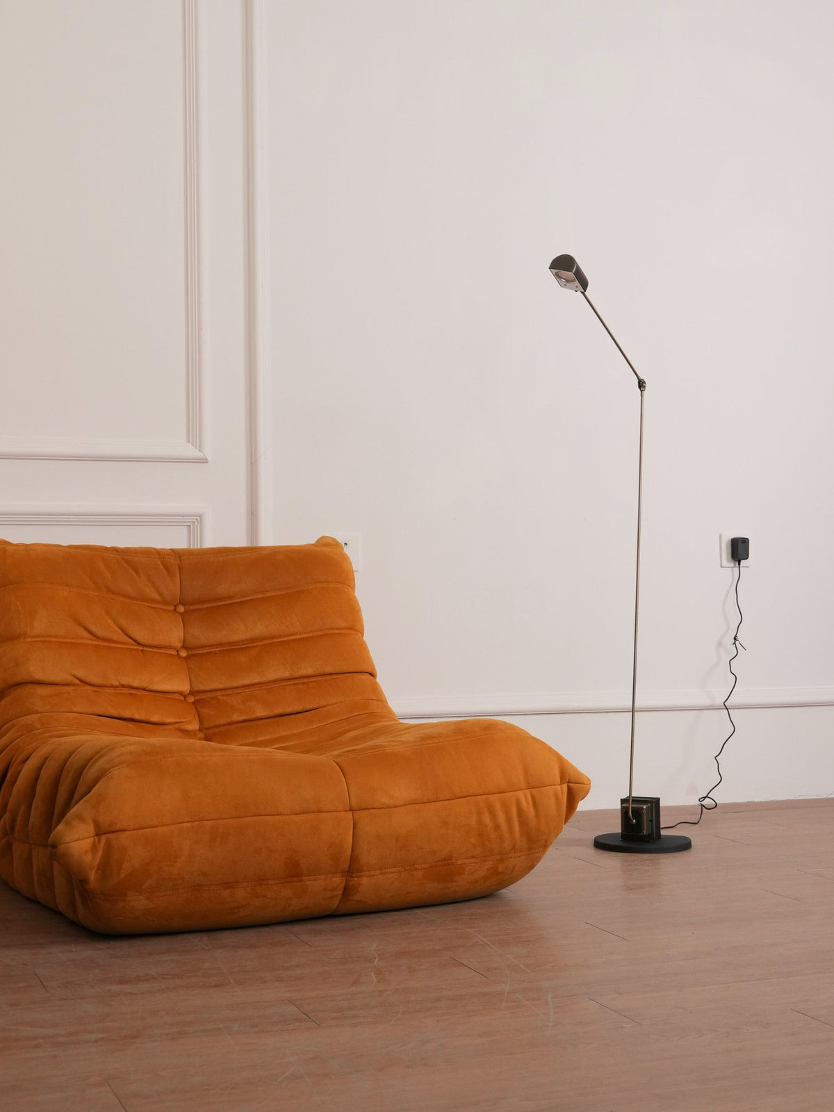 Nerilux justerbar gulvlampe