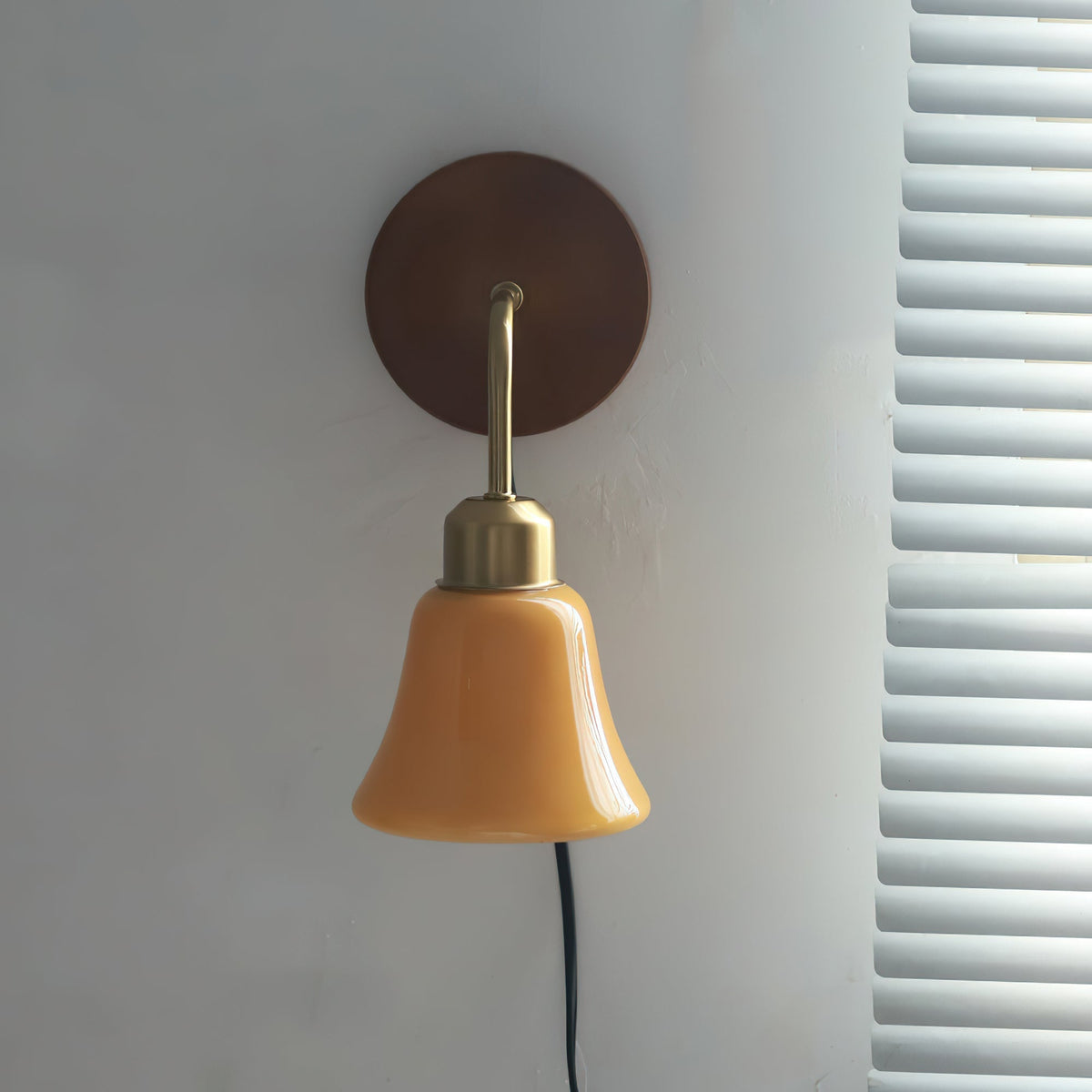 Reniine pastellfärgad plug-in-vägglampa