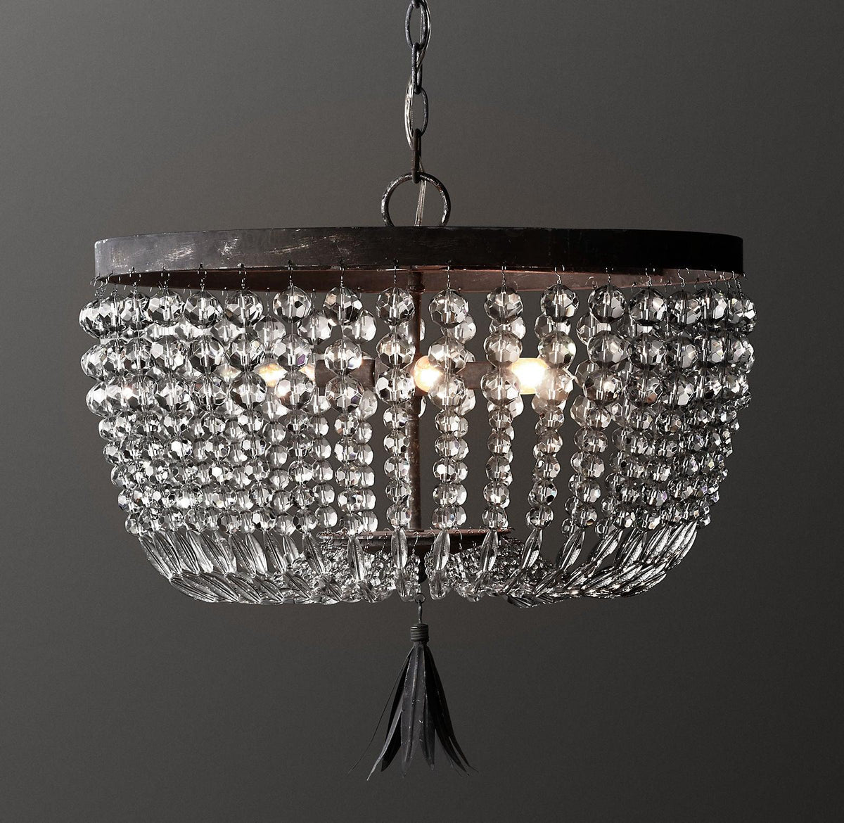 Farlan loftlampe med luksuriøse guirlander af krystalperler