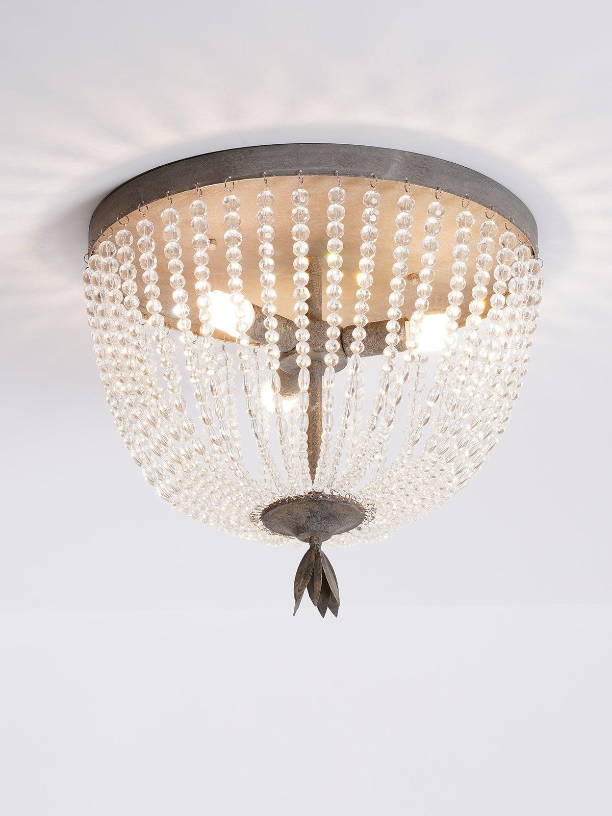Farlan loftlampe med luksuriøse guirlander af krystalperler