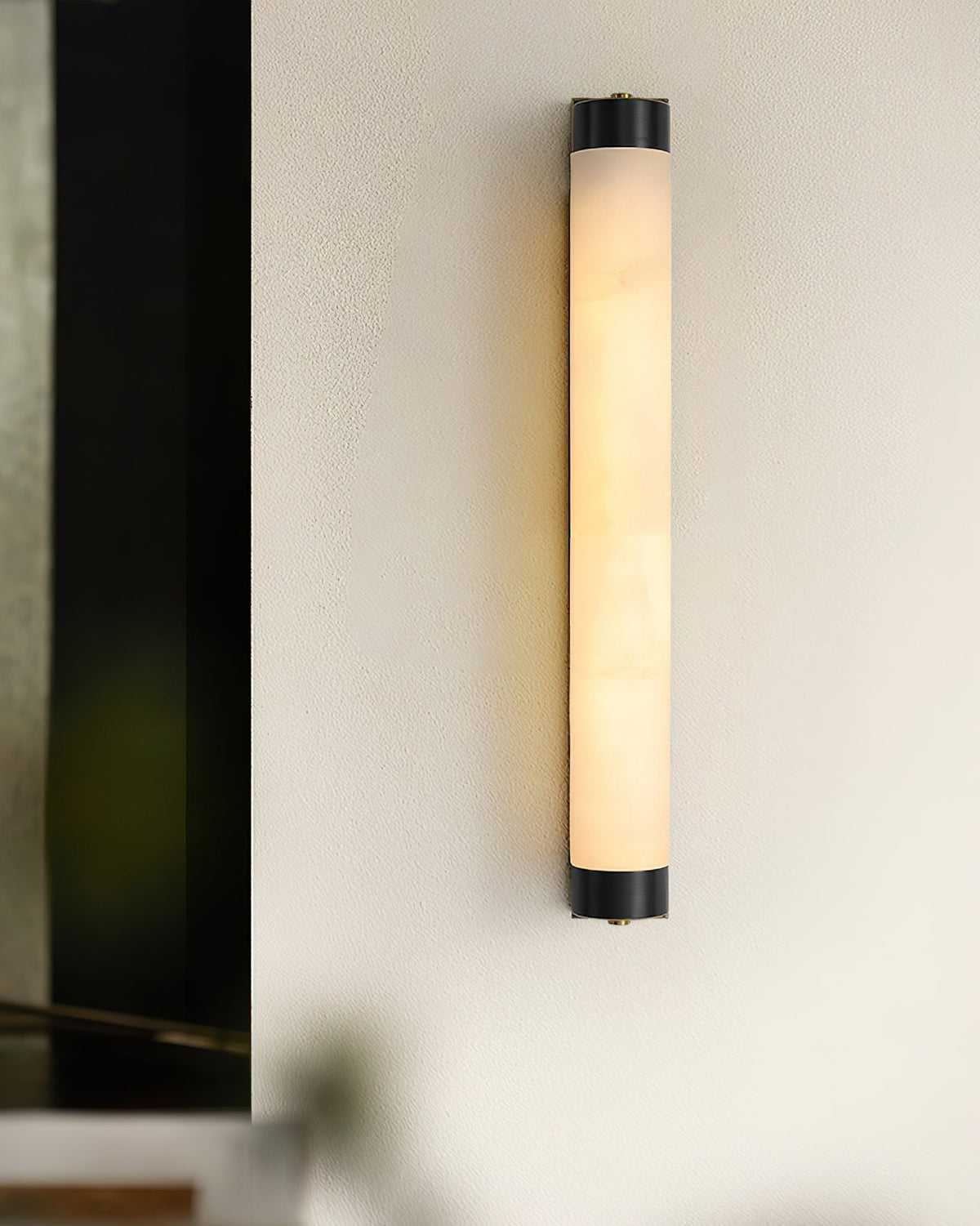 Alvion vägglampa i alabaster