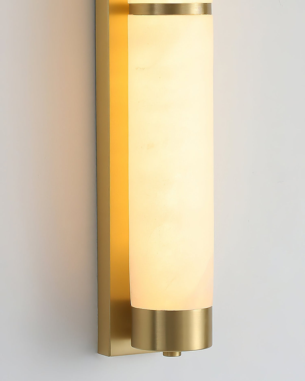 Alvion vägglampa i alabaster