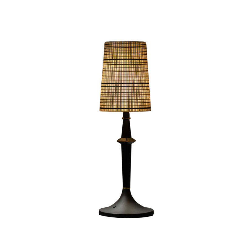 Karma Elvior bordslampa i järn (inbyggt batteri)