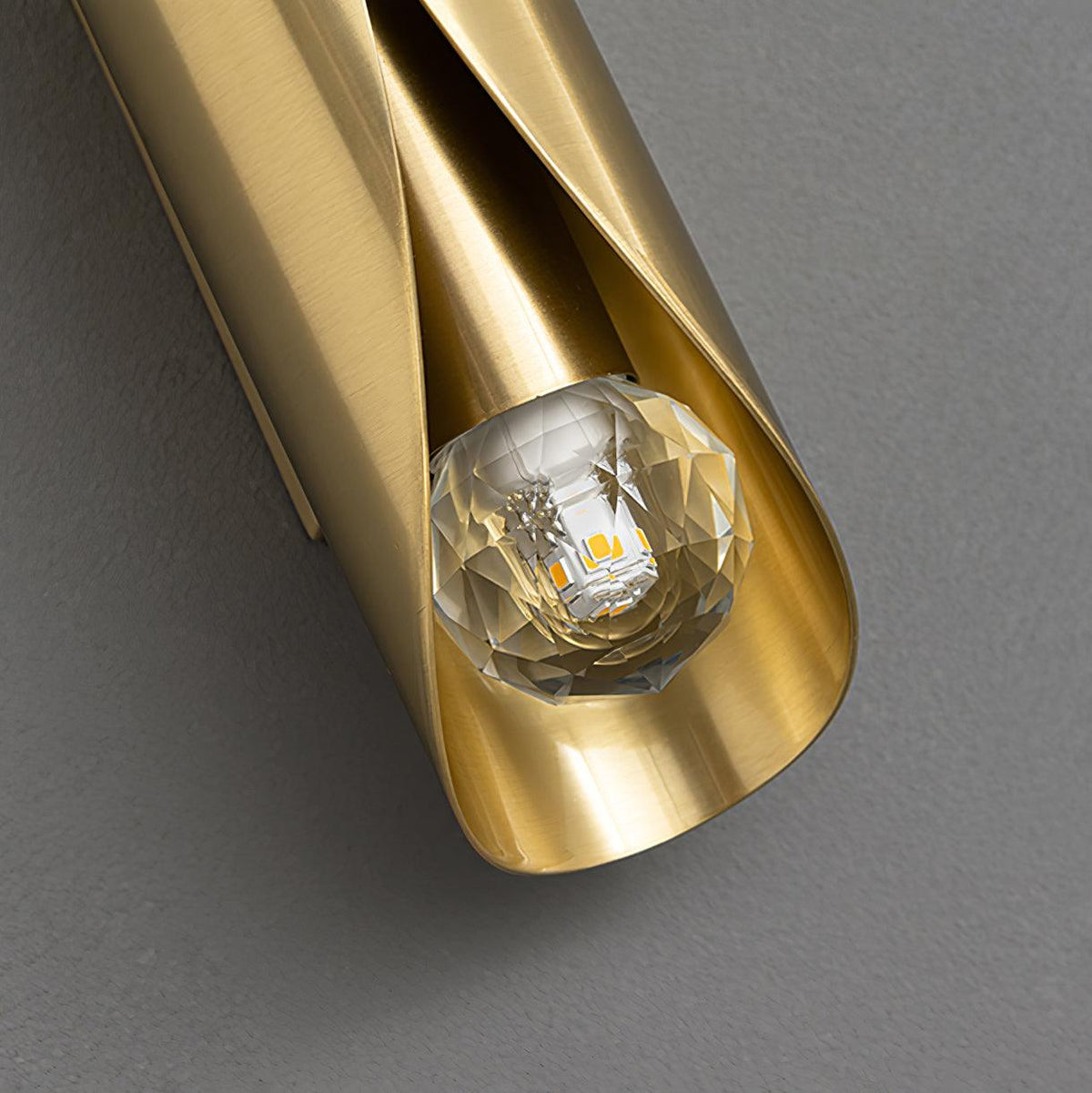 Veyric Diamonds mässingsvägglampa