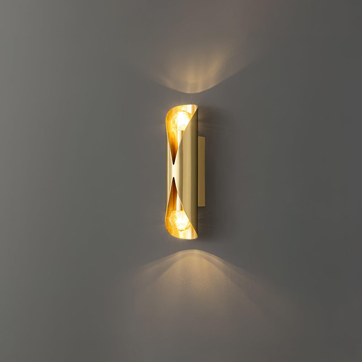 Veyric Diamonds mässingsvägglampa