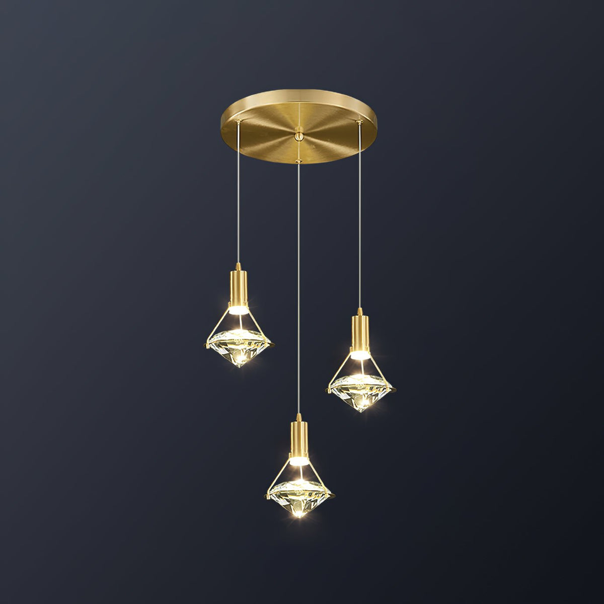 Candeeiro suspenso Cira em latão e cristal, elegante