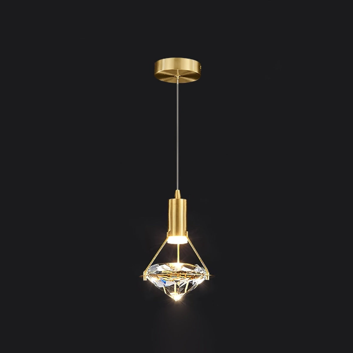 Candeeiro suspenso Cira em latão e cristal, elegante