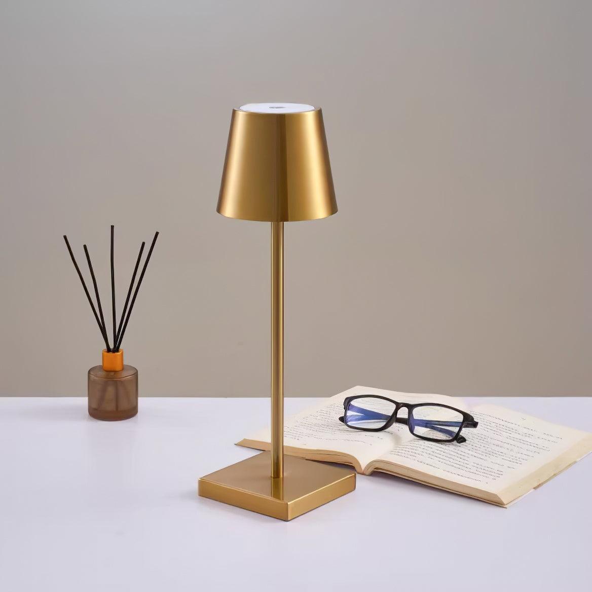 Viraorelia Table Lamp
