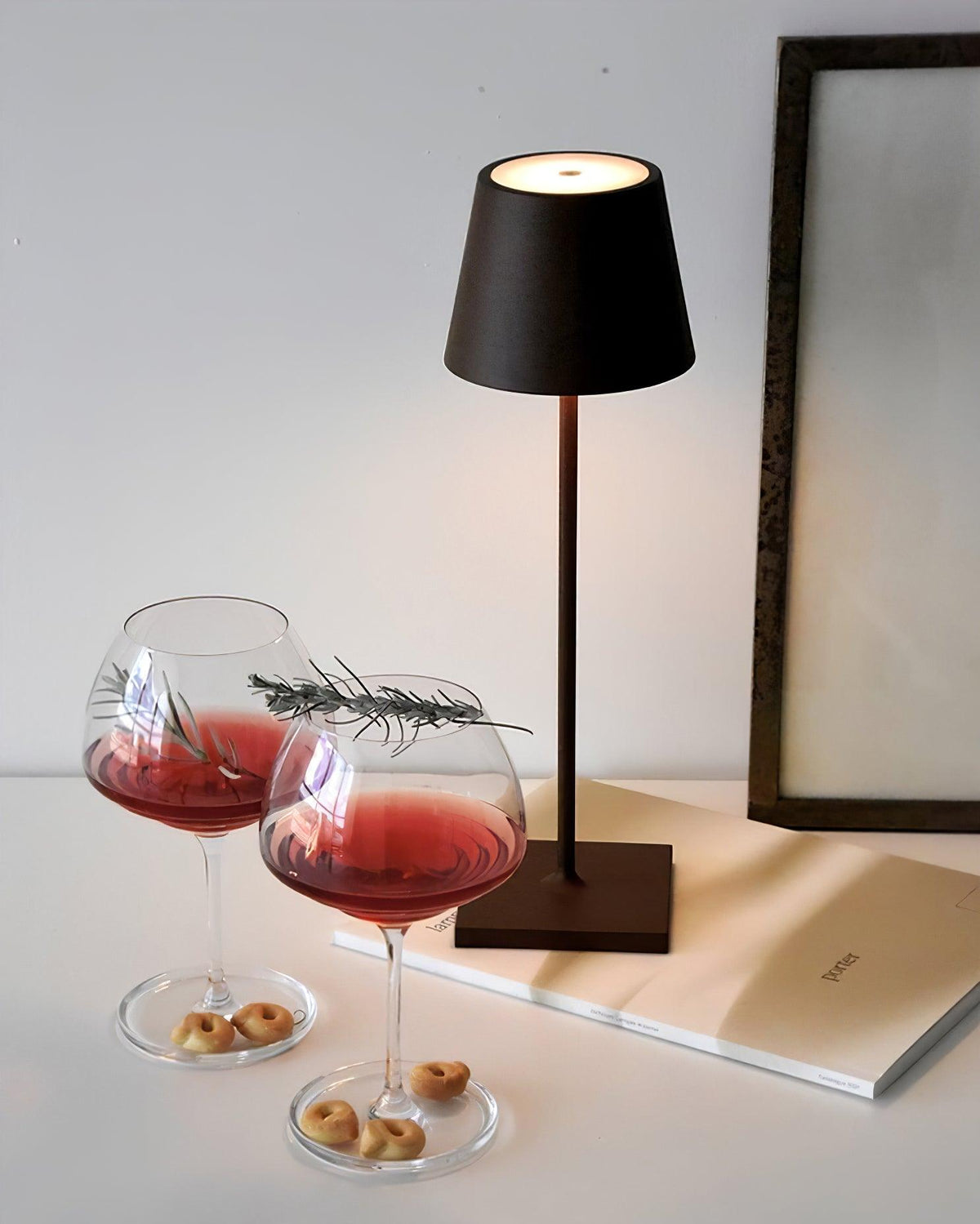 Viraorelia Table Lamp