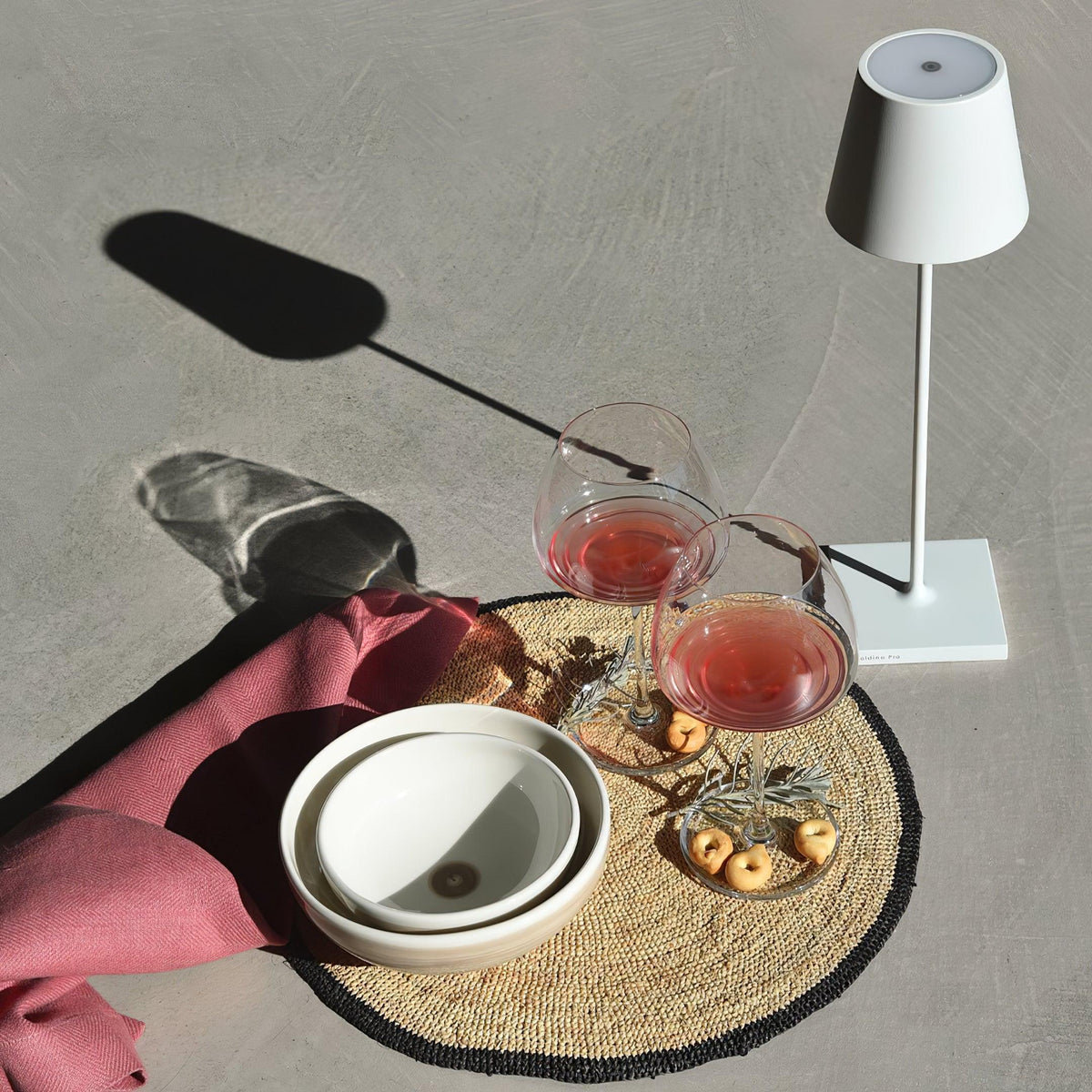 Viraorelia Table Lamp