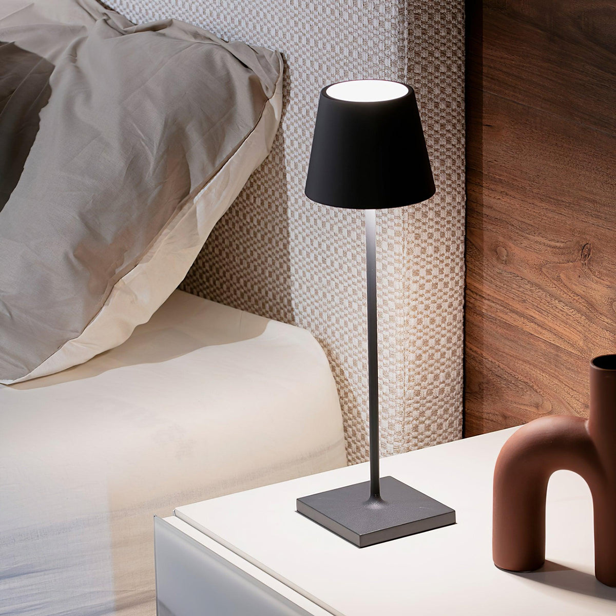 Viraorelia Table Lamp