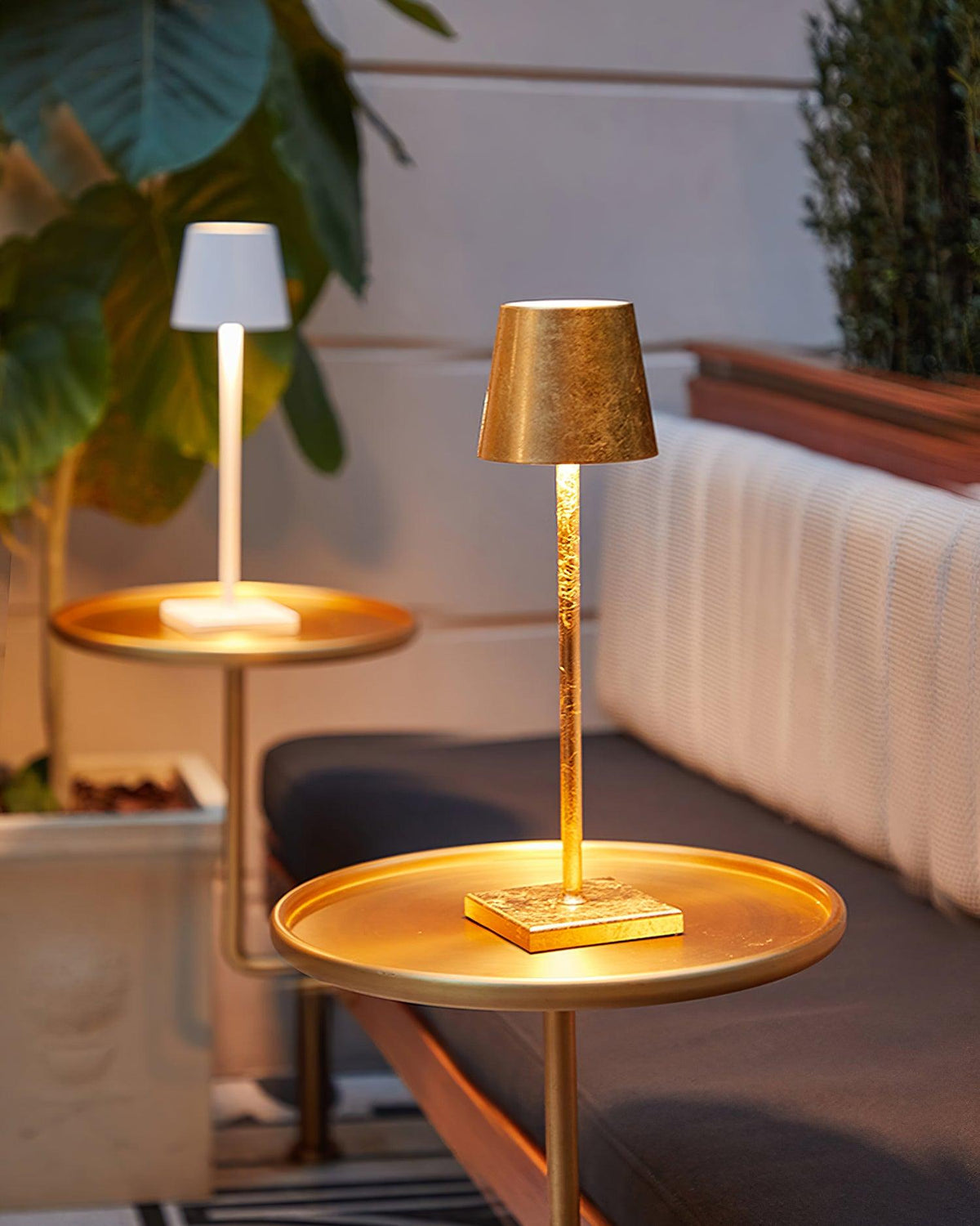 Viraorelia Table Lamp