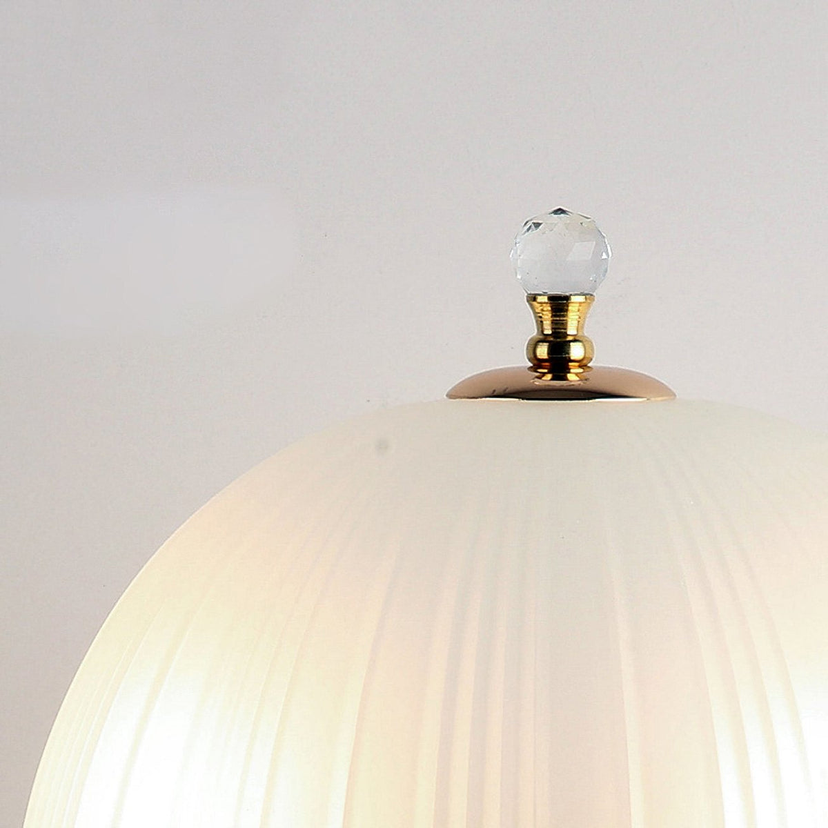 Belle välvd bordslampa i glas