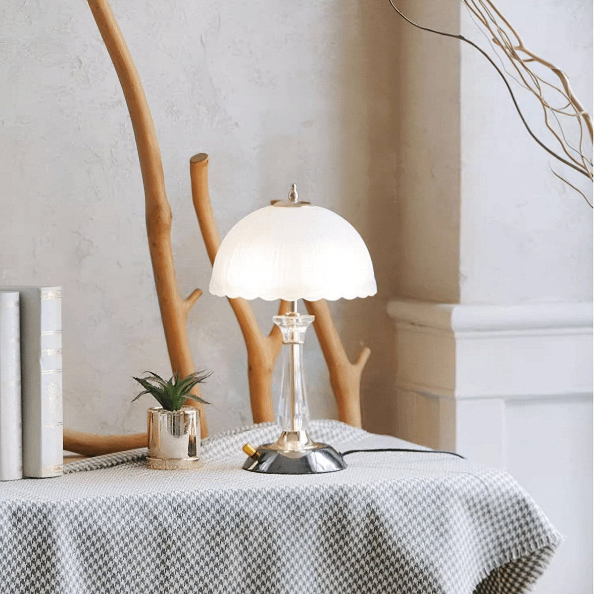 Belle välvd bordslampa i glas