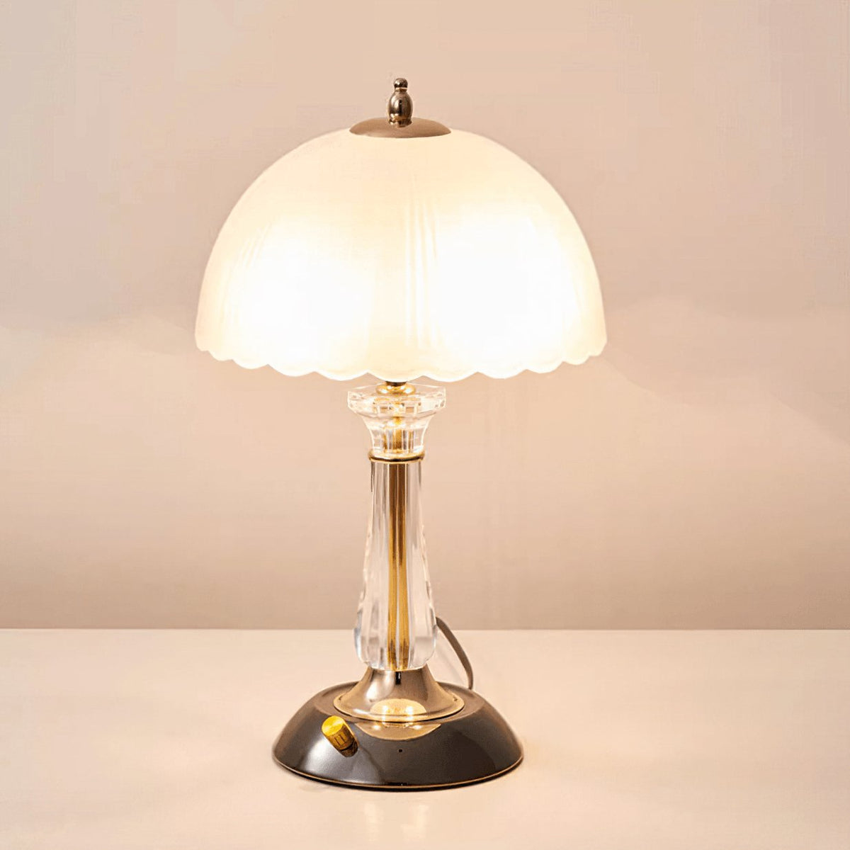Belle välvd bordslampa i glas