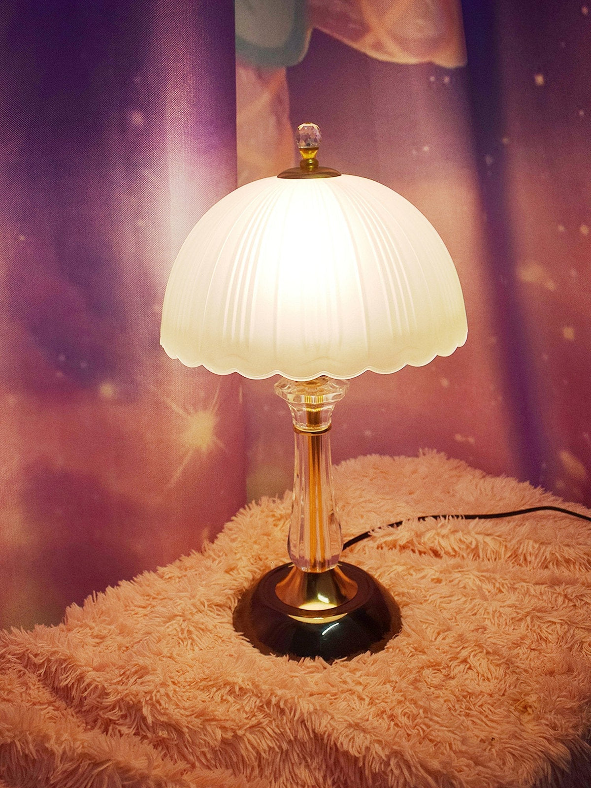 Belle välvd bordslampa i glas