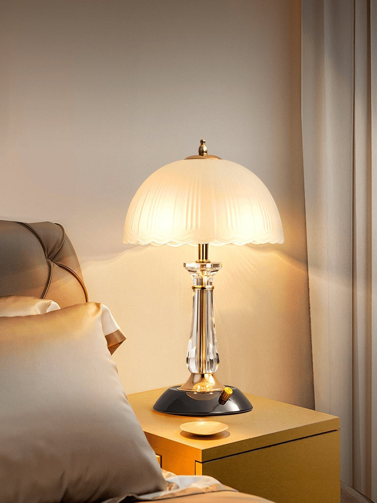 Belle välvd bordslampa i glas